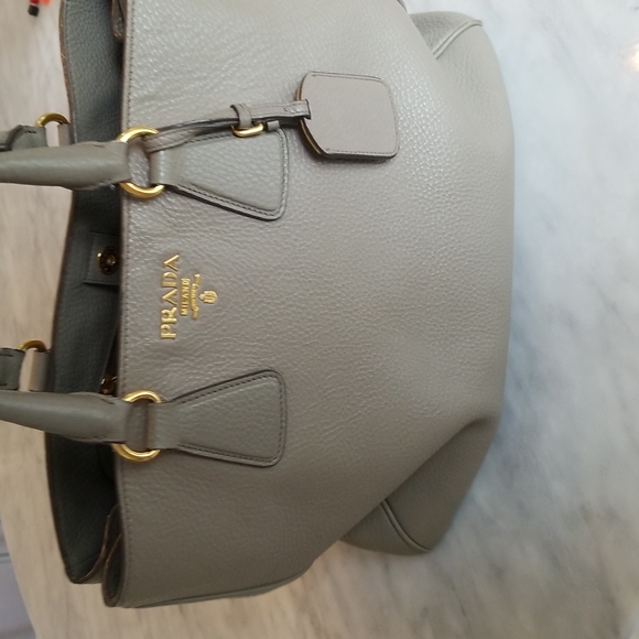 Prada - Picture 7 of 8